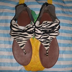 👗 (B3G1) Zebra Print Sandals with Brown Soles